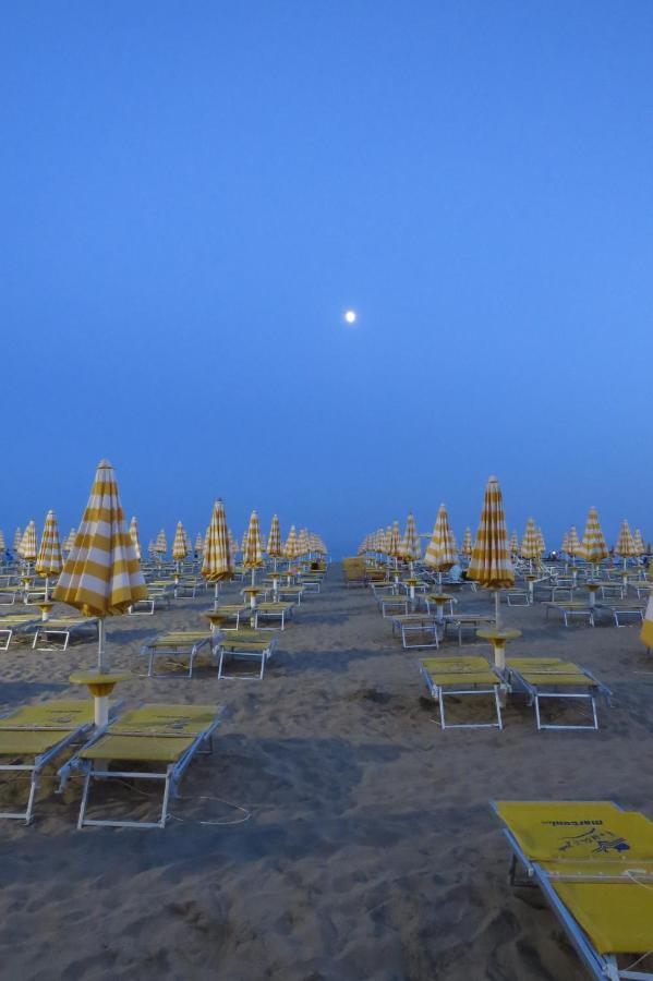 Hotel Strand A Frontemare Jesolo Extérieur photo