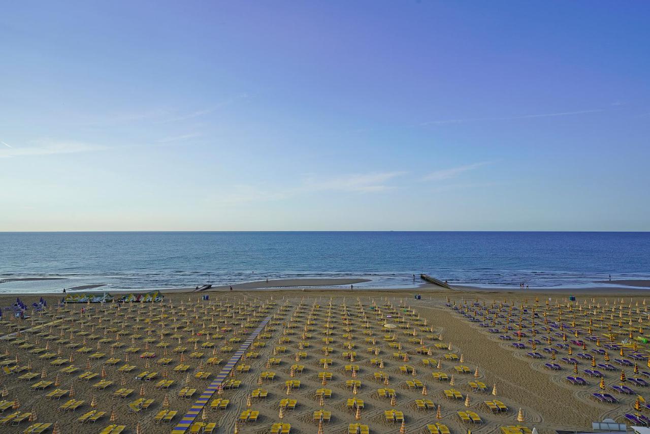 Hotel Strand A Frontemare Jesolo Extérieur photo