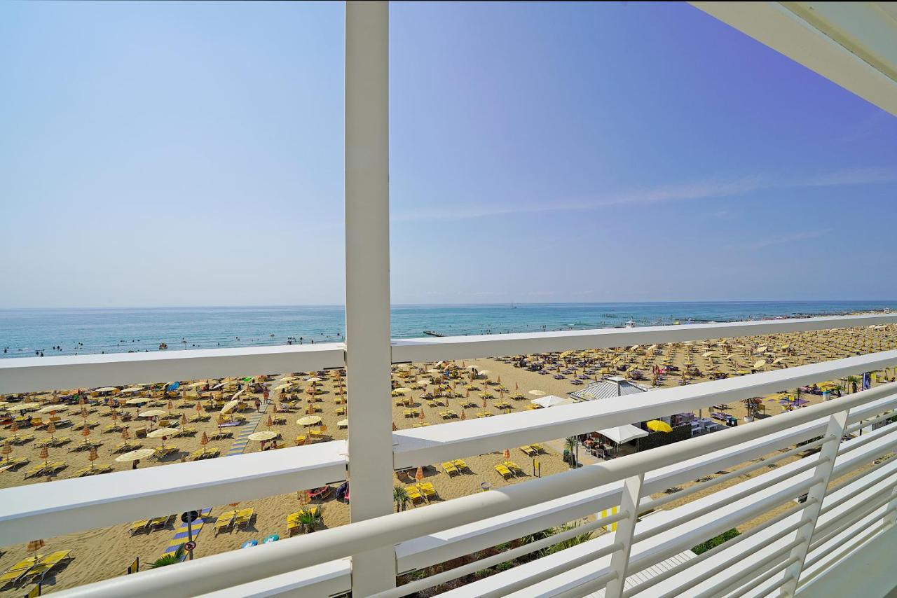 Hotel Strand A Frontemare Jesolo Extérieur photo