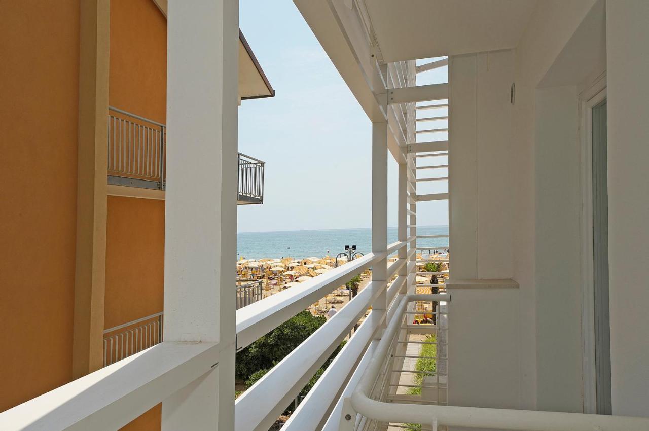 Hotel Strand A Frontemare Jesolo Extérieur photo