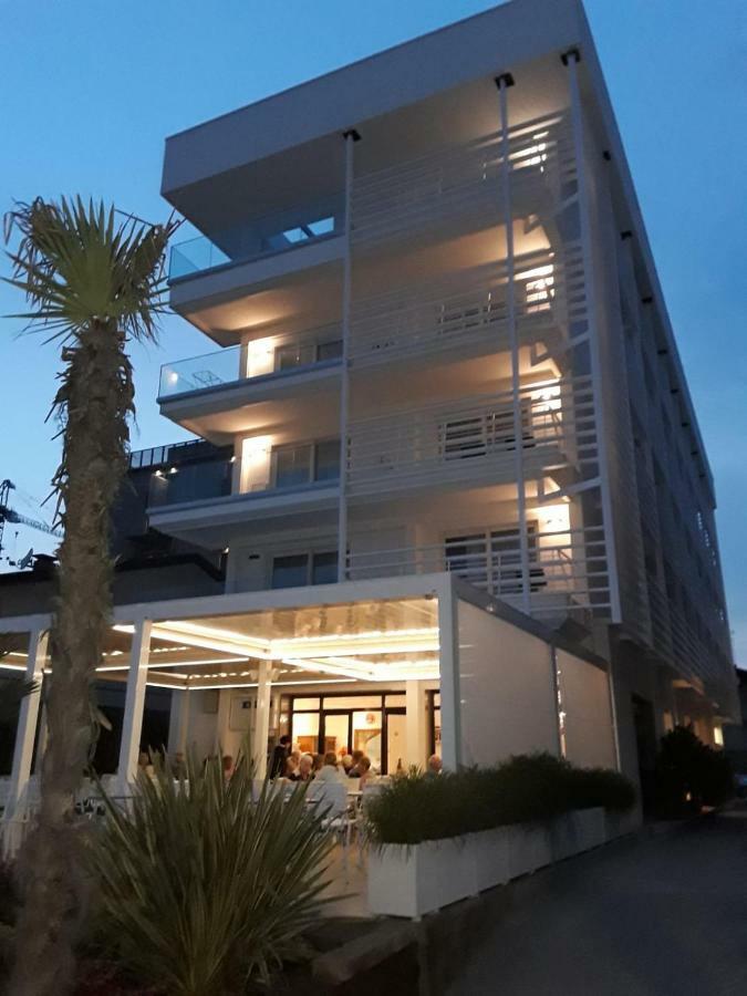 Hotel Strand A Frontemare Jesolo Extérieur photo