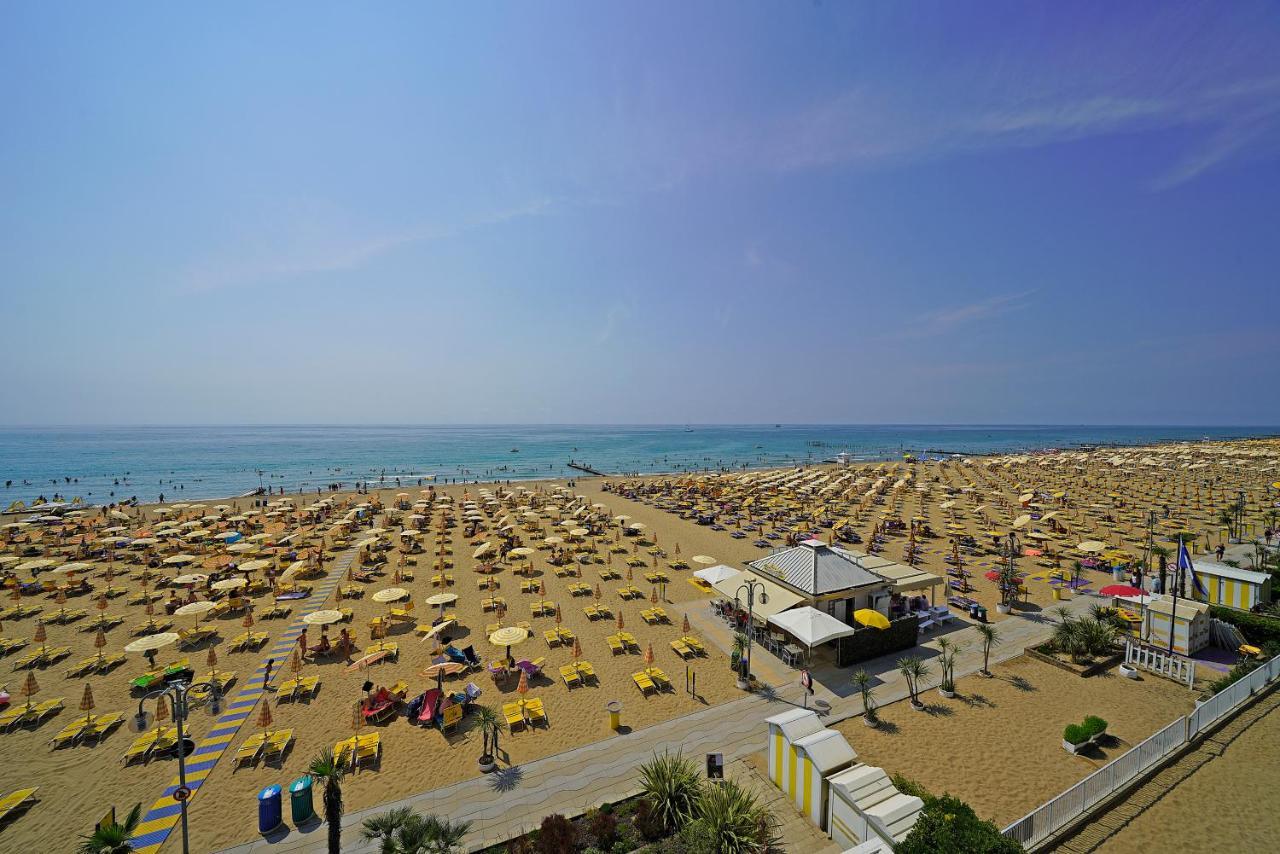 Hotel Strand A Frontemare Jesolo Extérieur photo